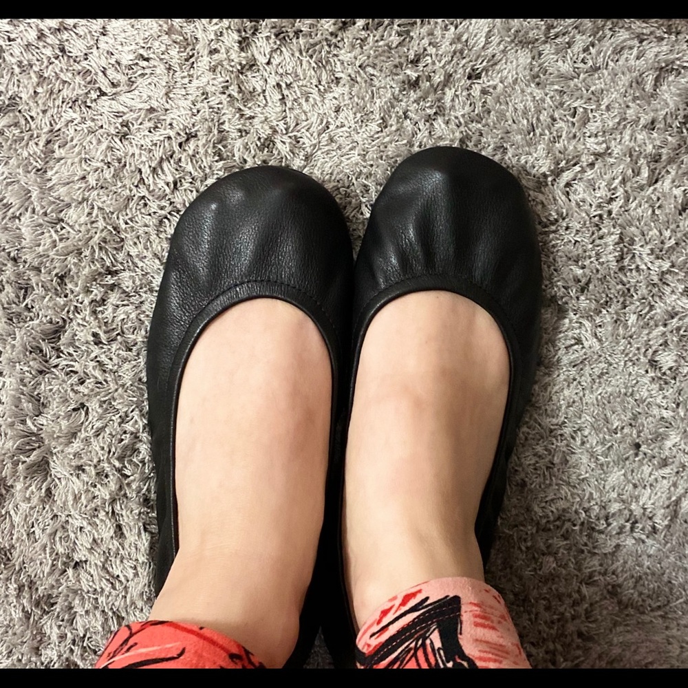 Storehouse flats black